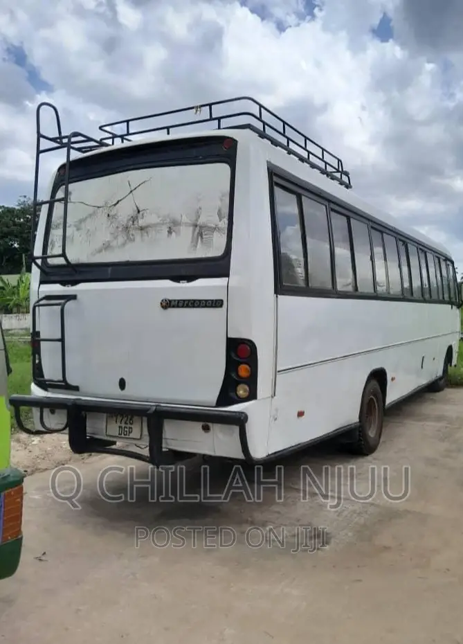 Tata Starbus Ultra Skool 1990 White