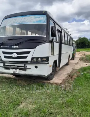 Tata Starbus Ultra Skool 1990 White