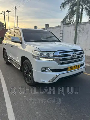 Toyota Land Cruiser 2012 White