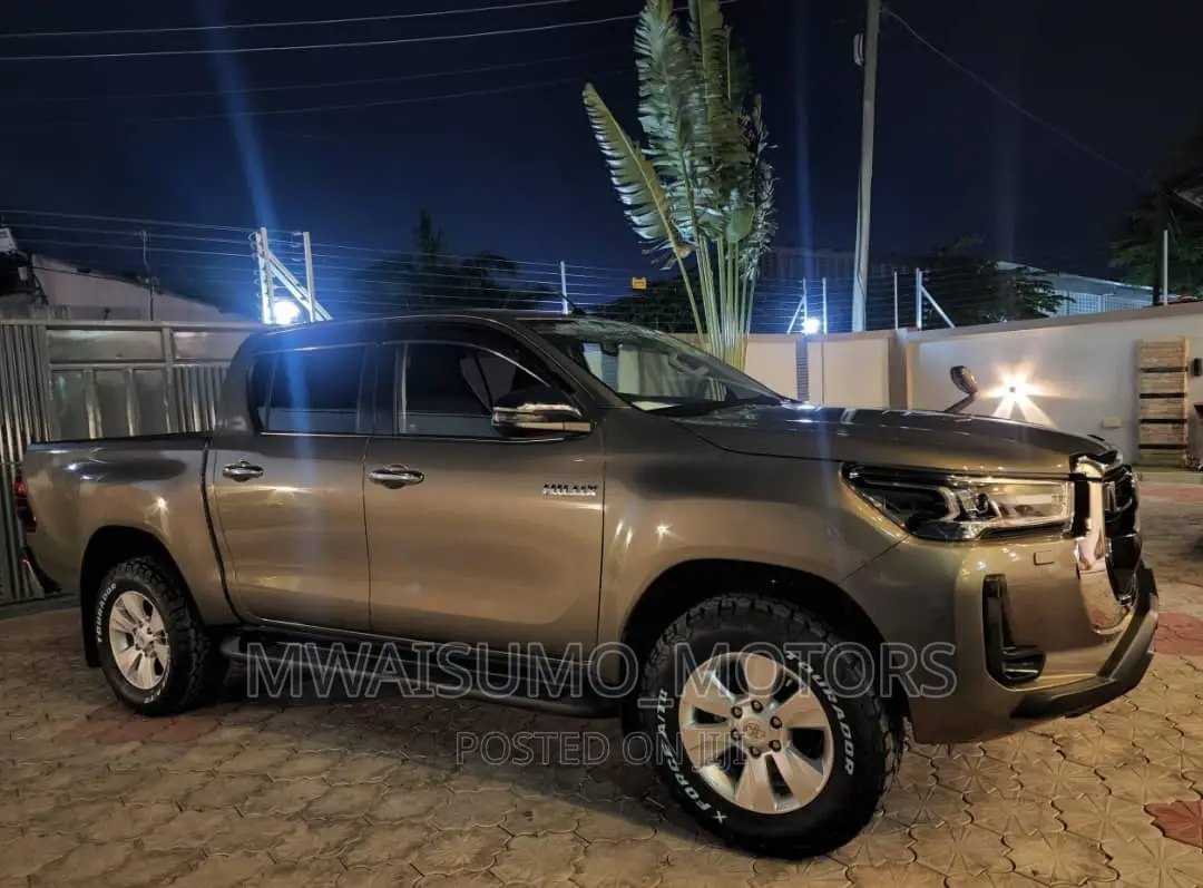 Toyota Hilux 2022 Gold