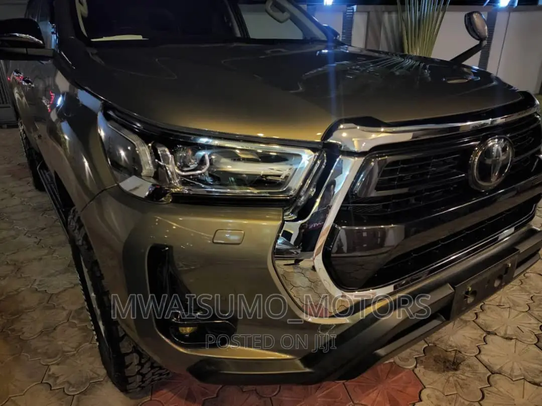 Toyota Hilux 2022 Gold