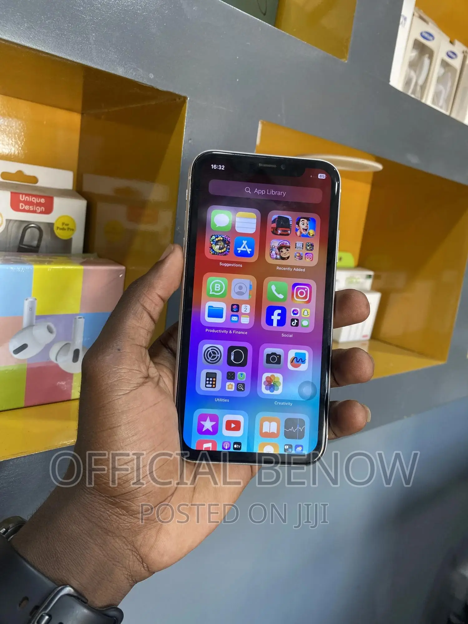 Apple iPhone XR 64 GB White
