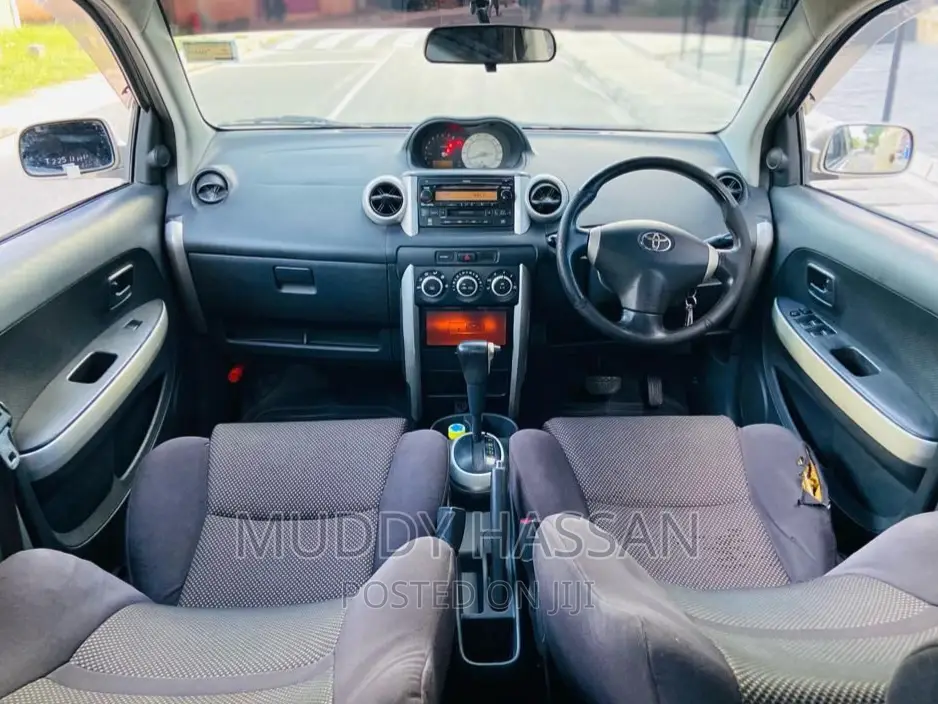 Toyota IST 2003 Gold