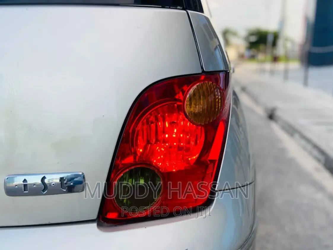 Toyota IST 2003 Gold