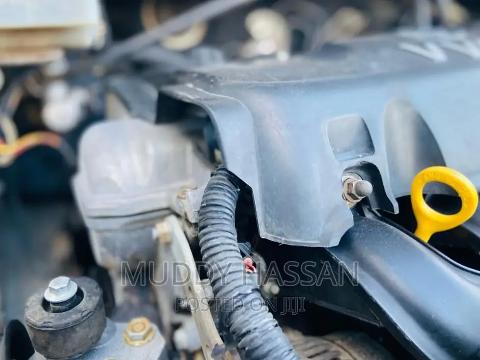 Toyota IST 2003 Gold
