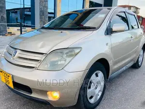 Toyota IST 2003 Gold