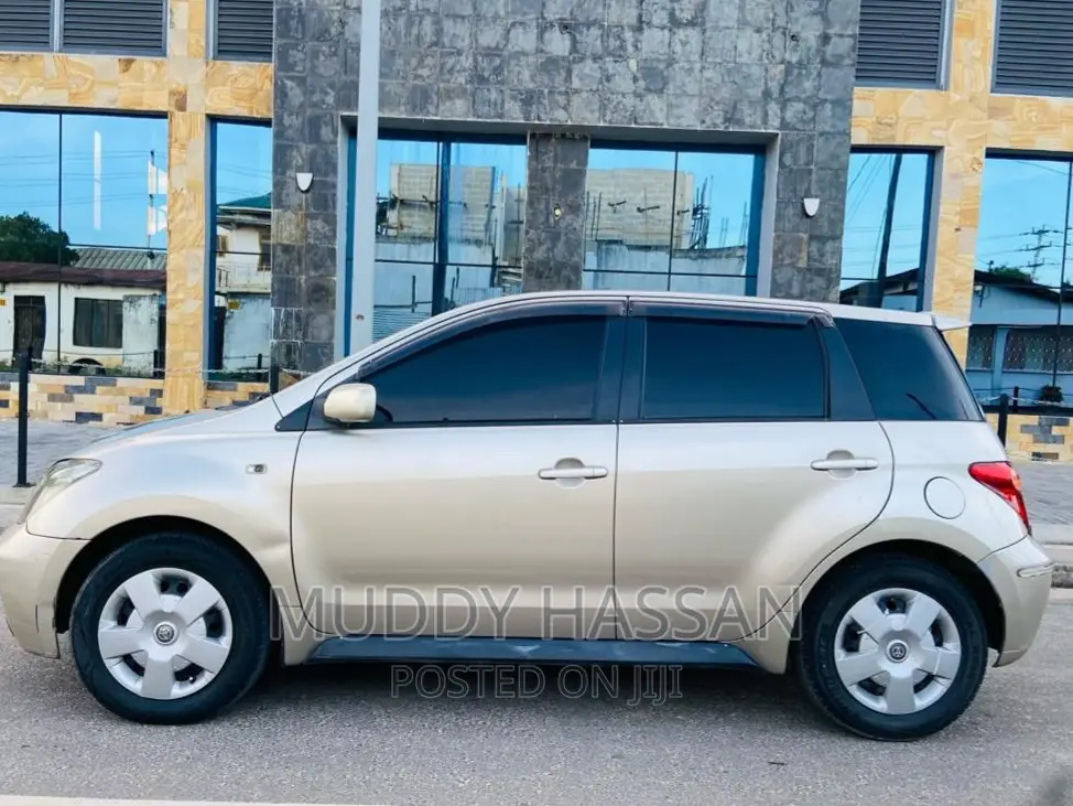 Toyota IST 2003 Gold