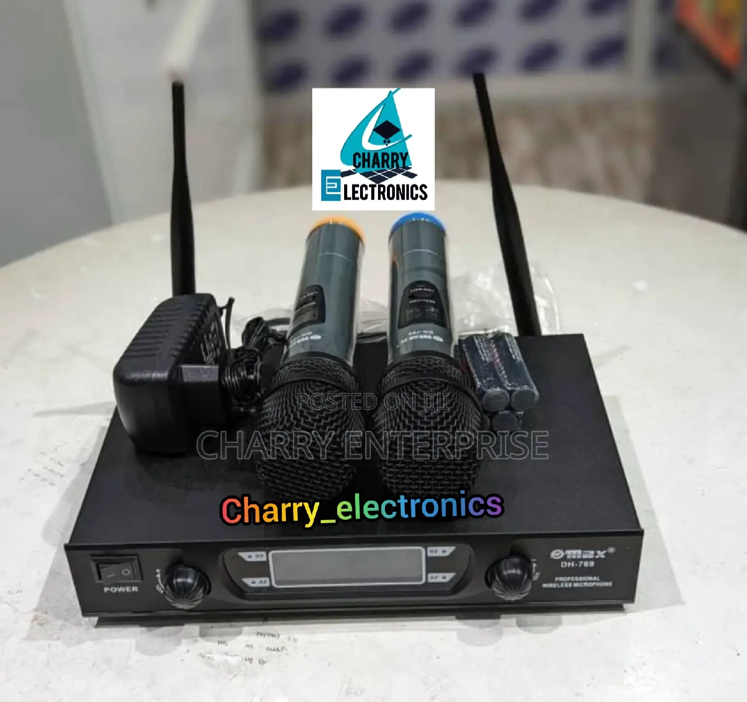 Max Dh-766 Wireless Professional Microphone / Mic