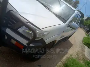 Toyota Hilux 2002 White