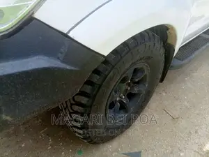 Toyota Hilux 2002 White