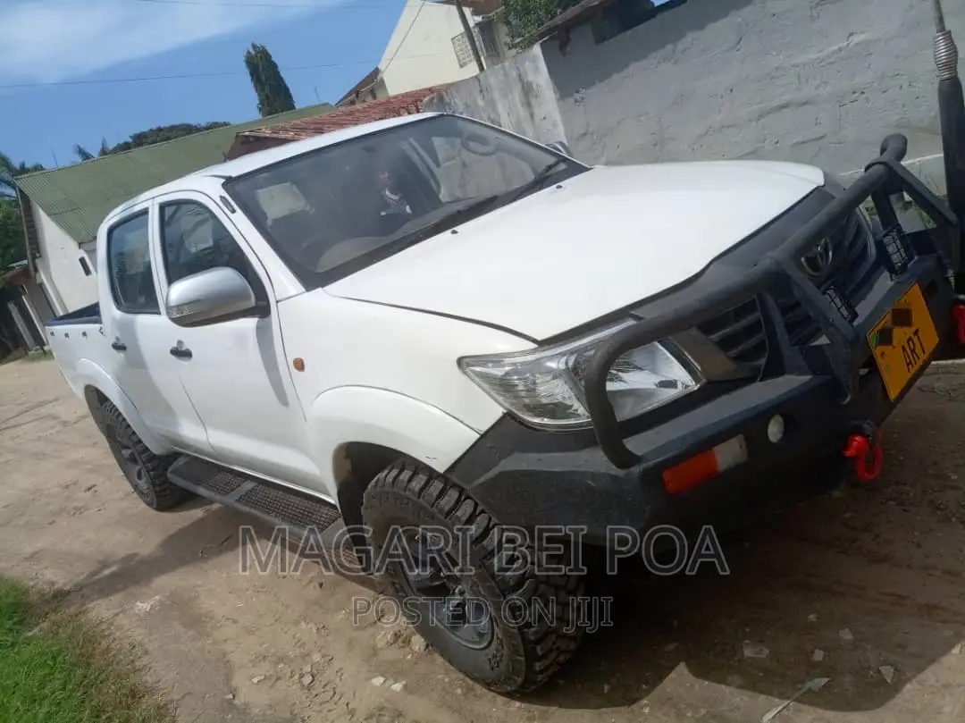 Toyota Hilux 2002 White