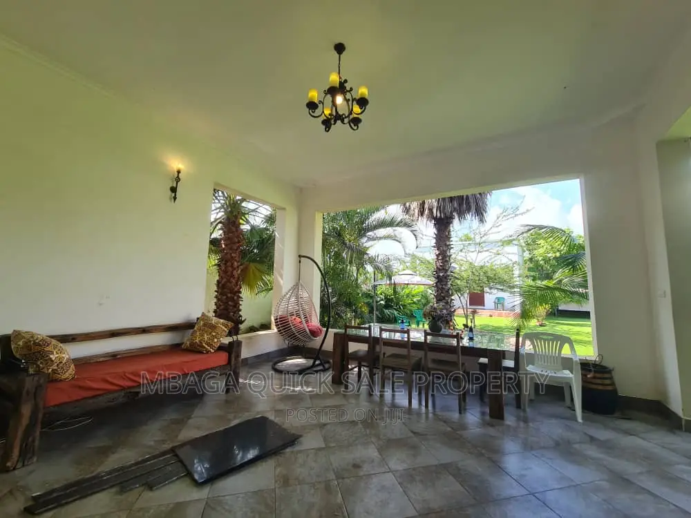 Furnished 7bdrm House in Njiro  Block C for sale