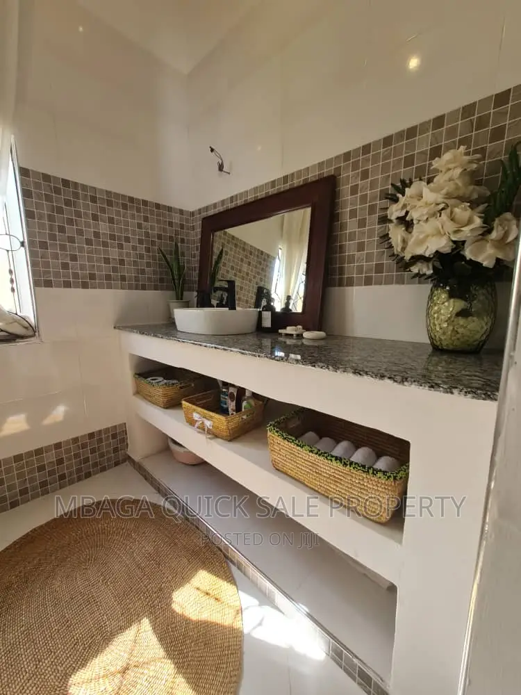 Furnished 7bdrm House in Njiro  Block C for sale