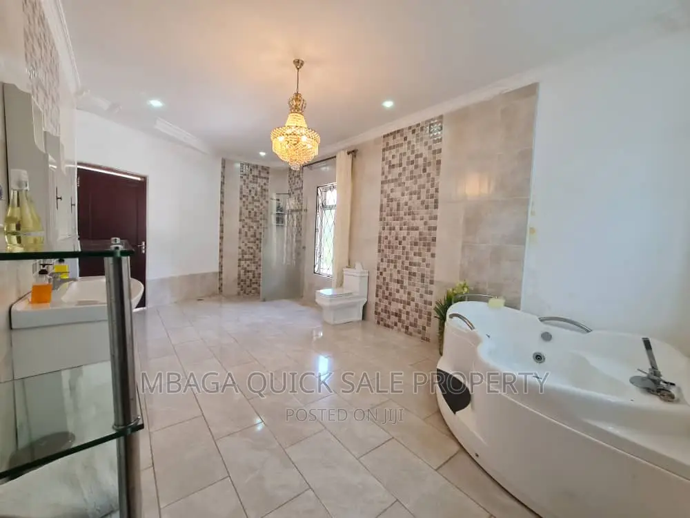 Furnished 7bdrm House in Njiro  Block C for sale