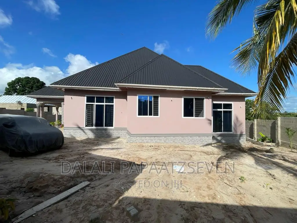 4bdrm House in Dalalipapaatzseven, Kinondoni for sale