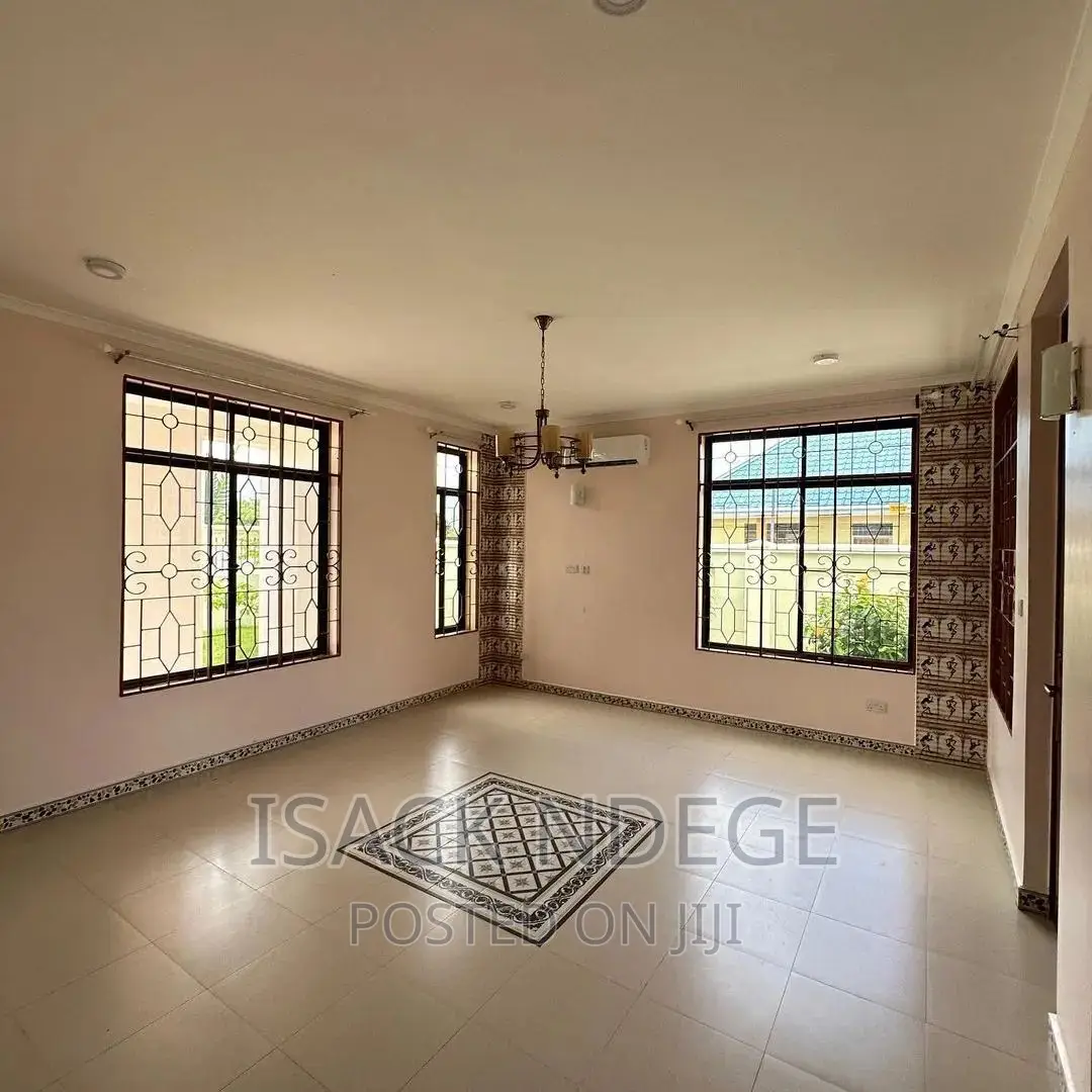5bdrm House in Bahari Beach, Kinondoni for rent