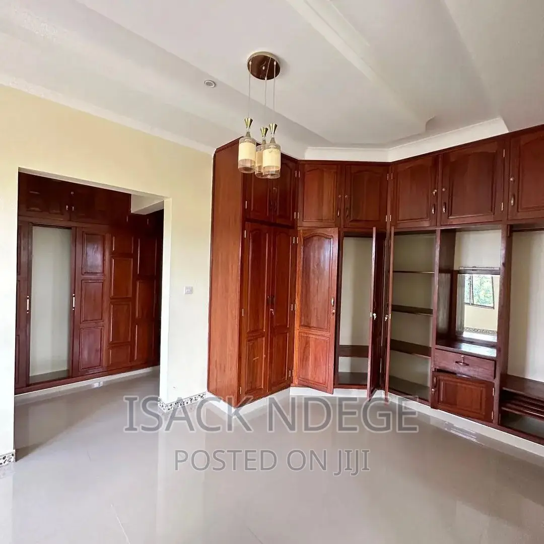5bdrm House in Bahari Beach, Kinondoni for rent
