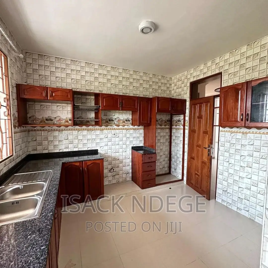 5bdrm House in Bahari Beach, Kinondoni for rent
