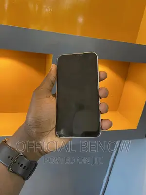 Apple iPhone XR 64 GB White