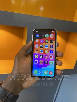 Apple iPhone XR 64 GB White
