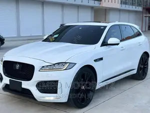 Jaguar F-Pace 2017 White