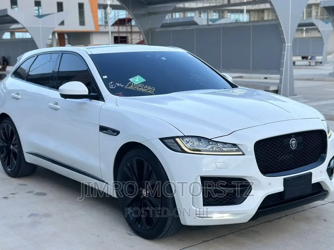 Jaguar F-Pace 2017 White