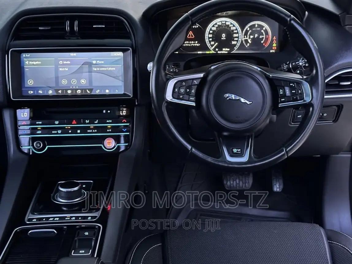 Jaguar F-Pace 2017 White
