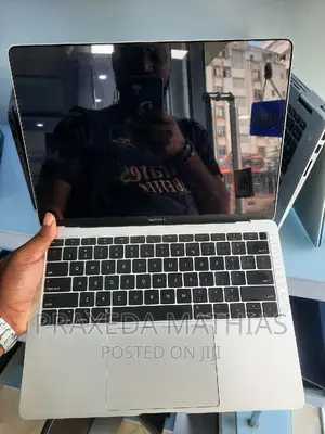 Laptop Apple MacBook Air 2022 M2 8GB Apple M2 SSD 512GB