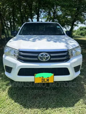 Toyota Hilux 2018 White
