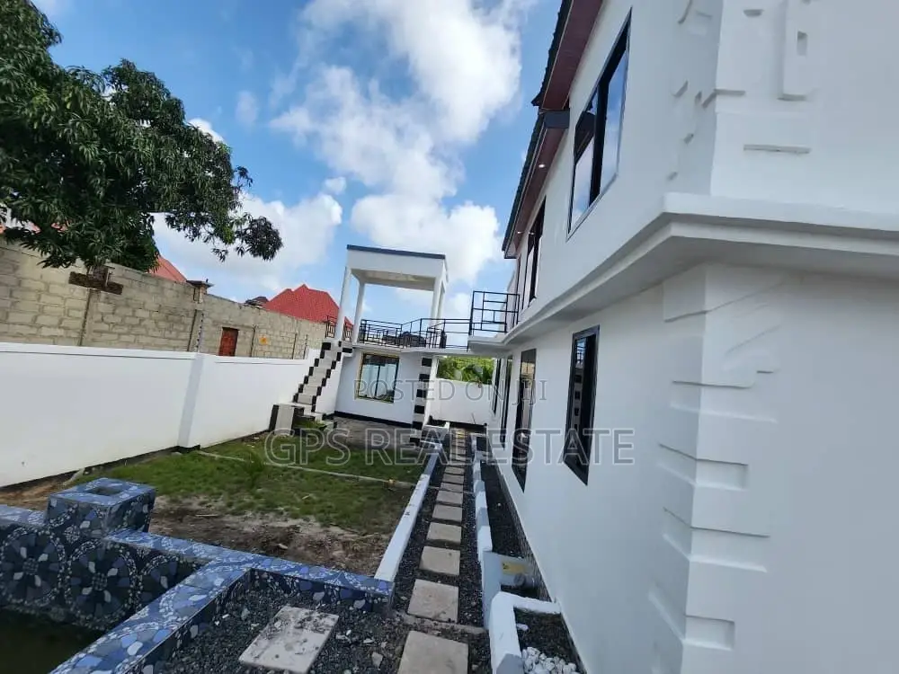 3bdrm House in Mikwambe, Kigamboni for sale