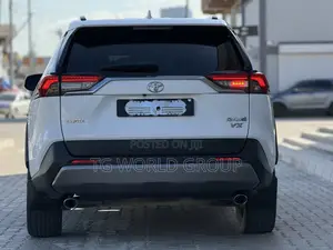 Toyota RAV4 2019 White