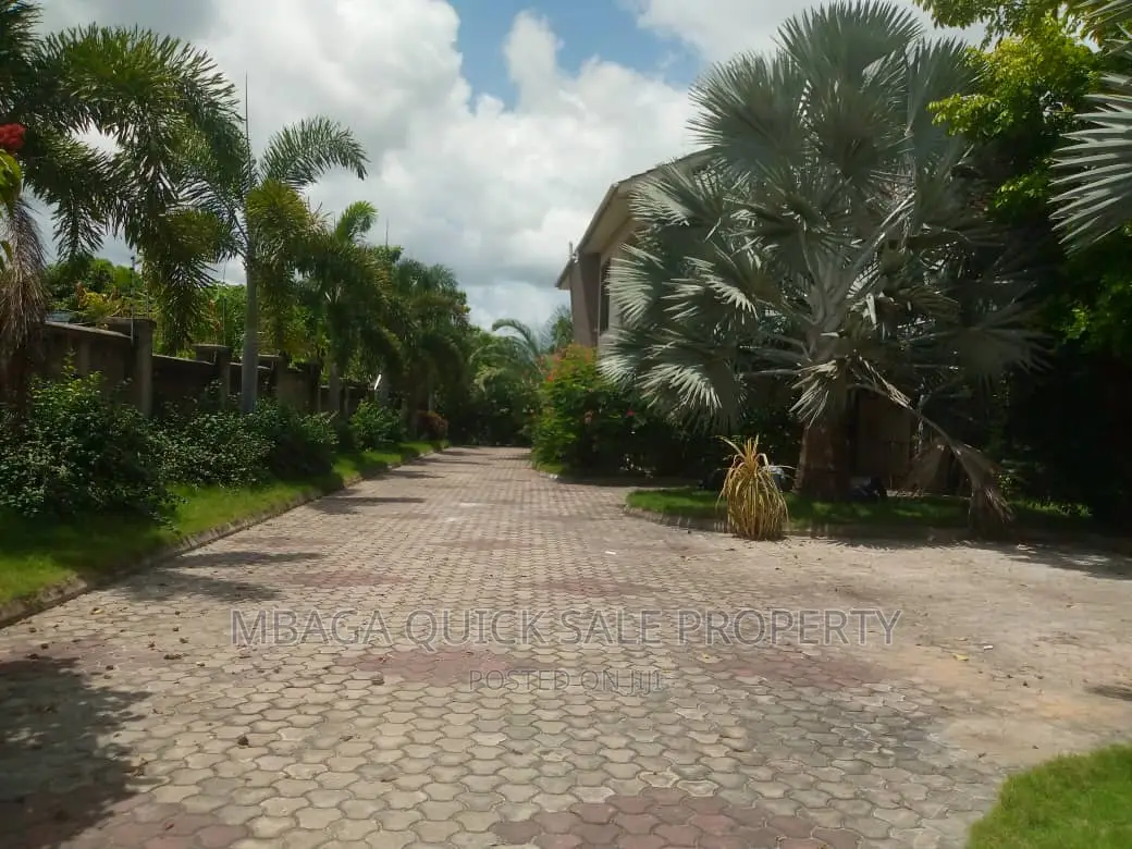 5bdrm House in Mbweni for rent