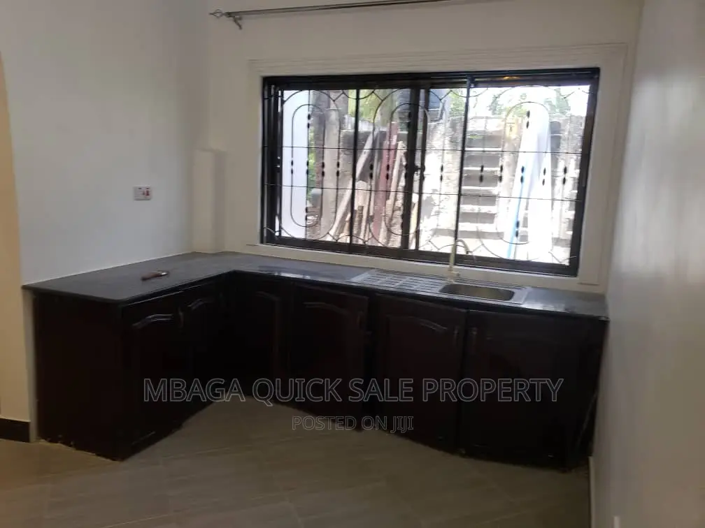 3bdrm House in Victoria, Mikocheni for rent