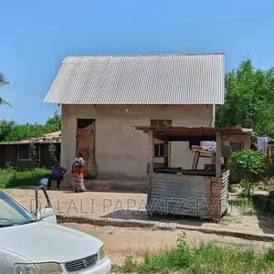 Eneo Lenye Ukubwa Wa SQMT 400 Linauzwa Lipo Tegeta Namanga