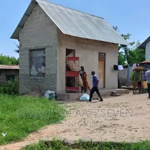 Eneo Lenye Ukubwa Wa SQMT 400 Linauzwa Lipo Tegeta Namanga