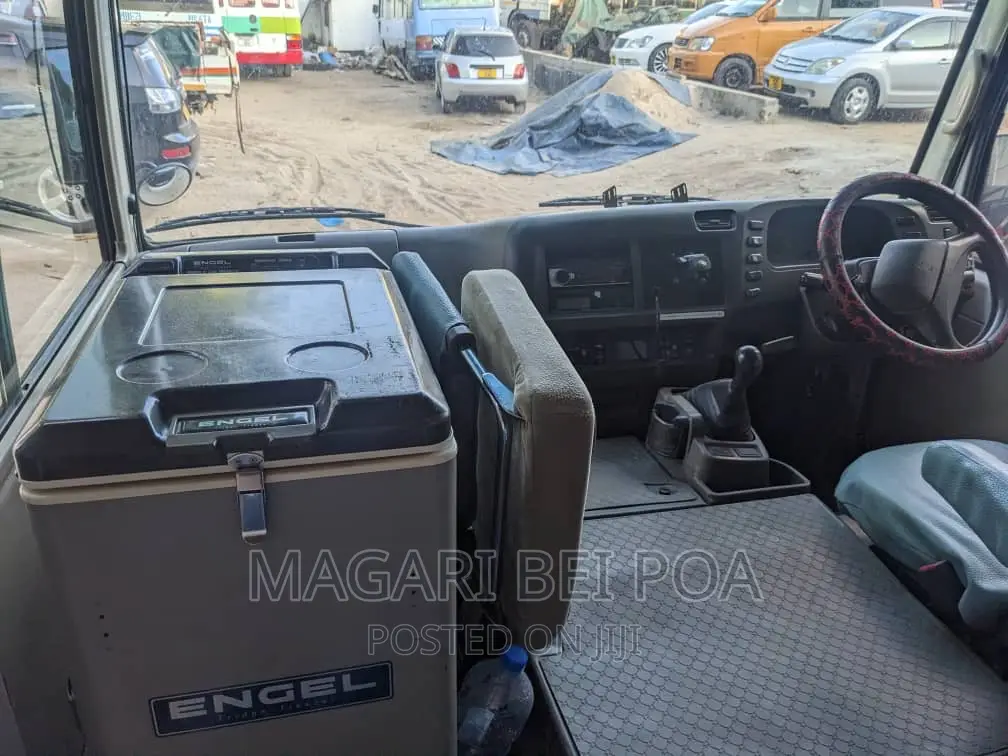 Mitsubishi Fuso Rosa 2005 White