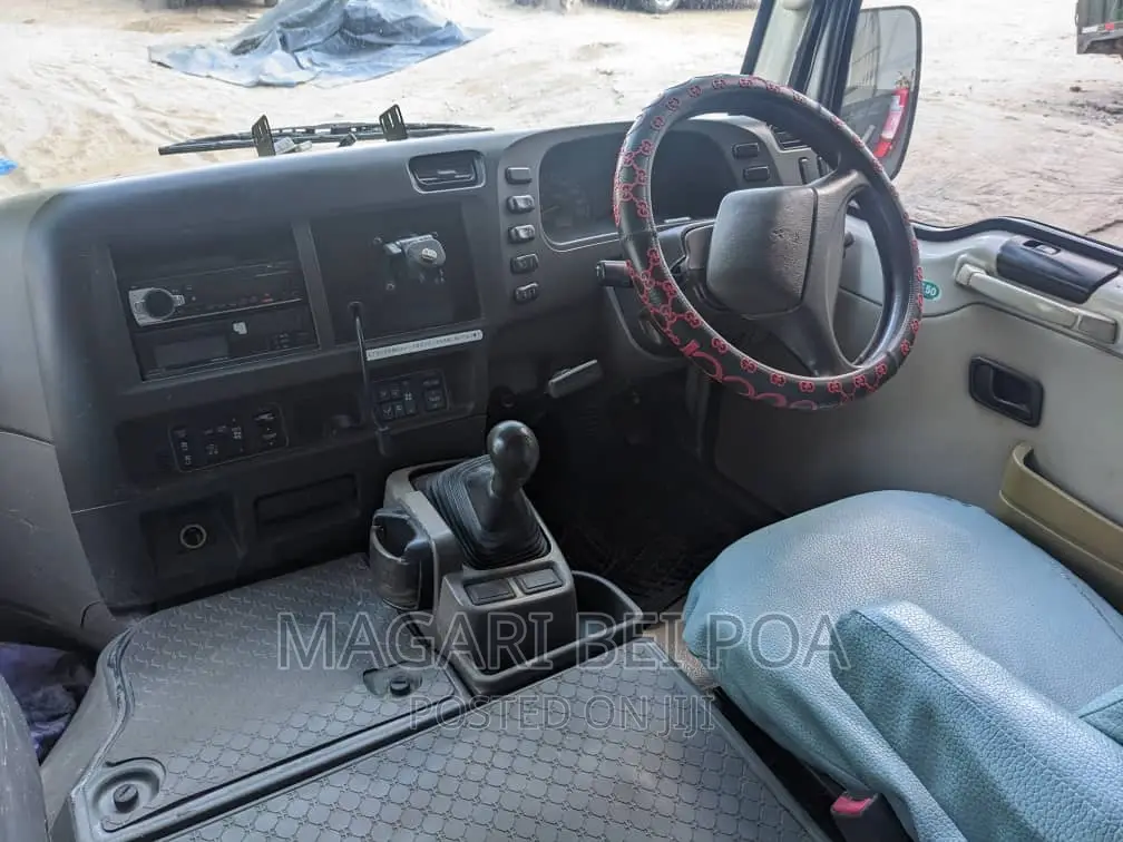 Mitsubishi Fuso Rosa 2005 White