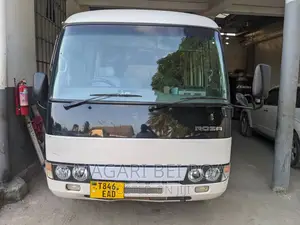 Mitsubishi Fuso Rosa 2005 White