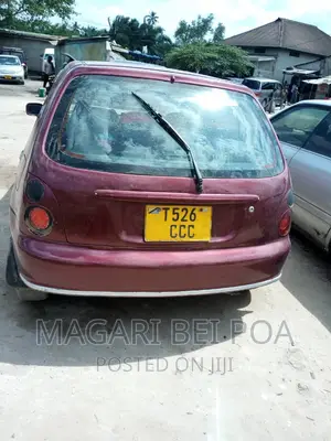 Toyota Starlet 2000 Red