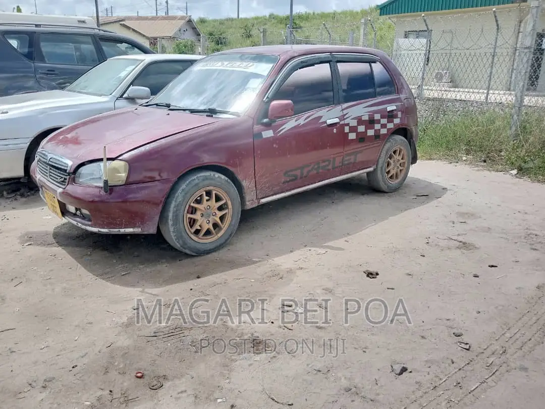 Toyota Starlet 2000 Red