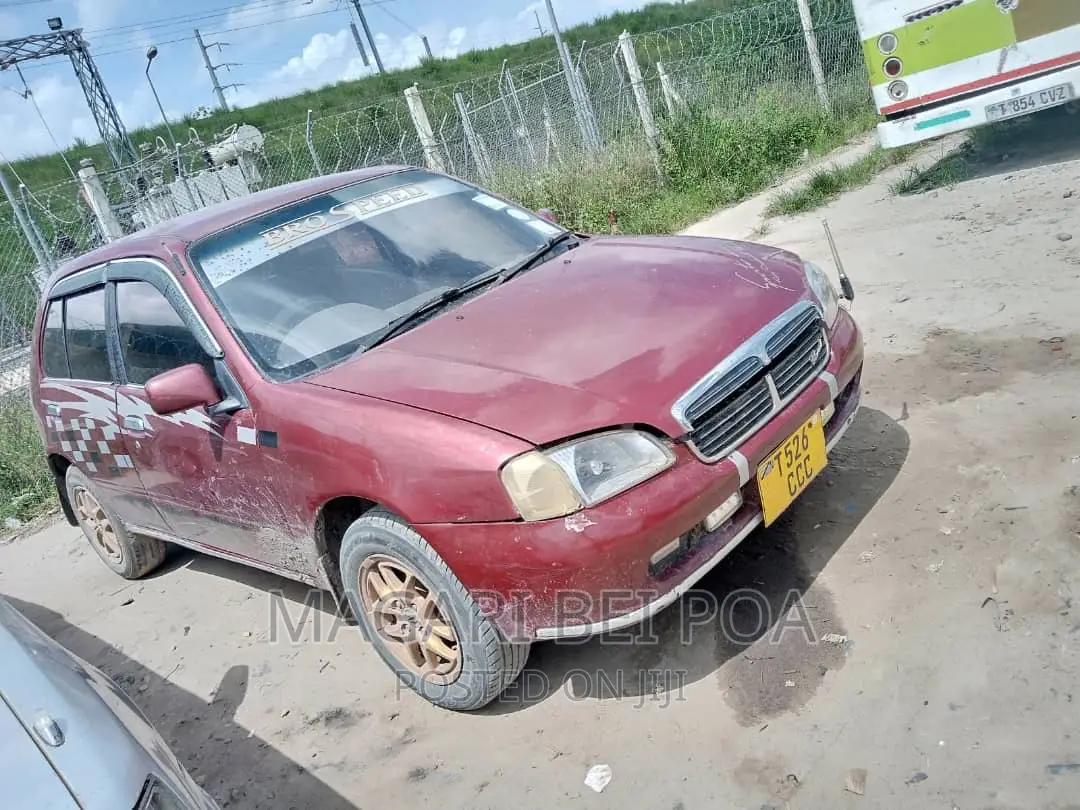 Toyota Starlet 2000 Red