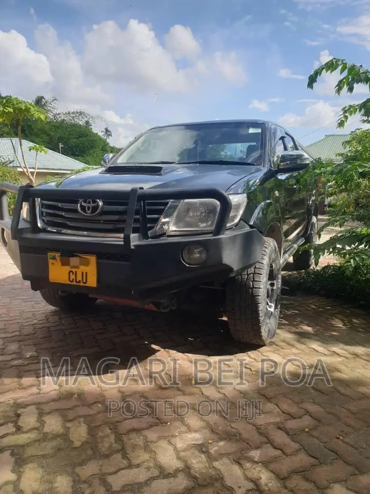 Toyota Hilux 2004 Black