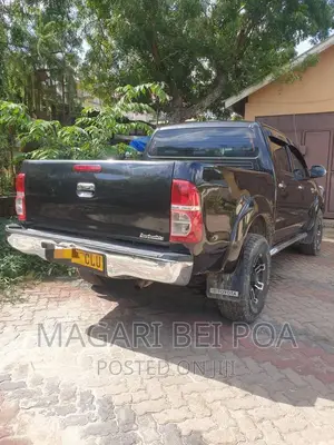 Toyota Hilux 2004 Black