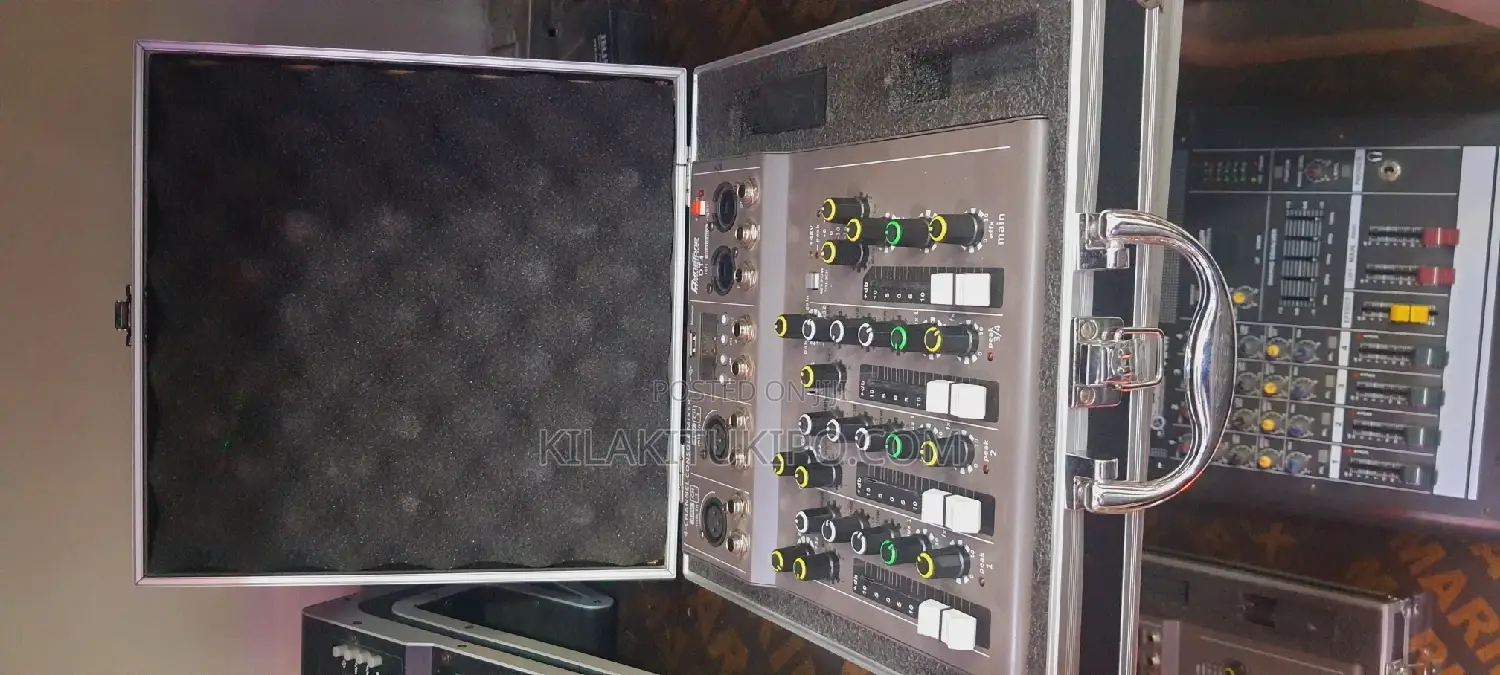 4 Channel Console Mixer