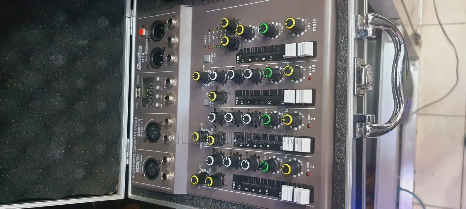 4 Channel Console Mixer