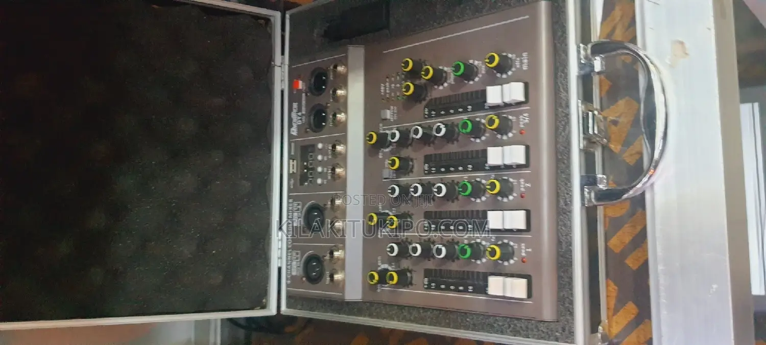 4 Channel Console Mixer