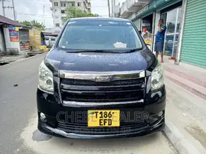 Toyota Noah 2.0 143hp AWD (7 Seater) 2009 Black