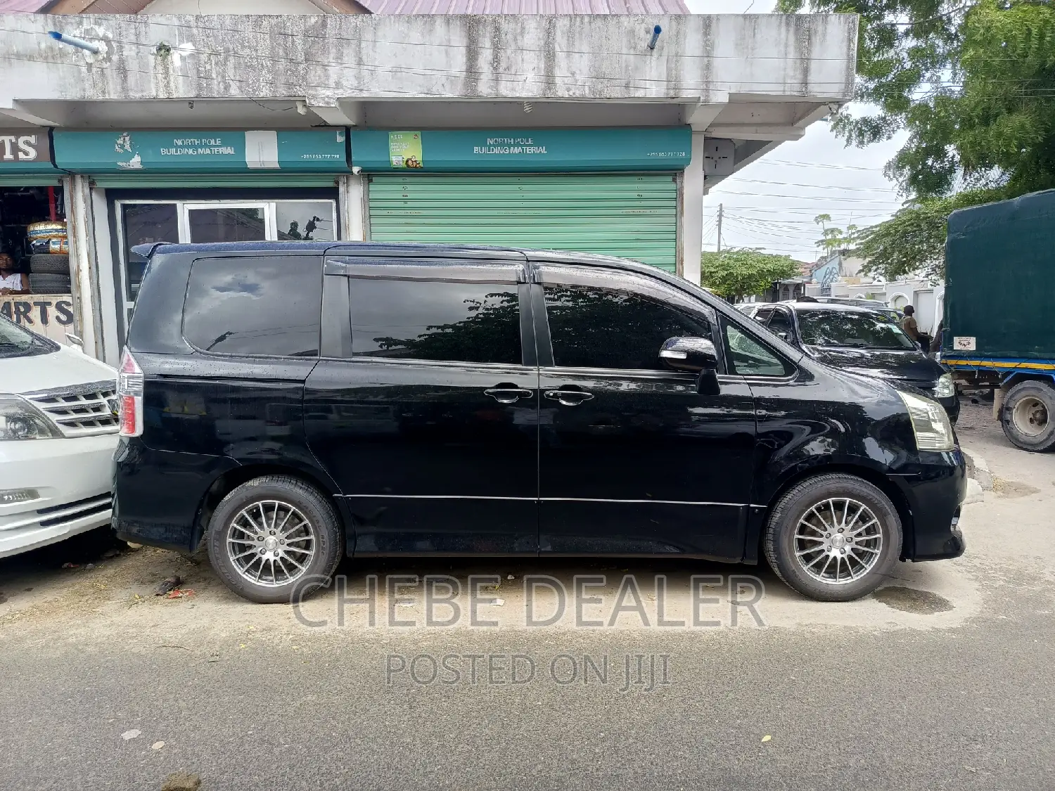Toyota Noah 2.0 143hp AWD (7 Seater) 2009 Black