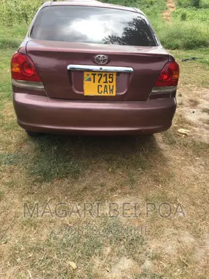 Toyota Platz 2000 Red
