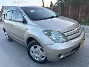 Toyota IST 2003 Silver